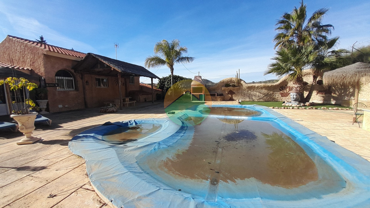 4 Bedroom Country house For Sale