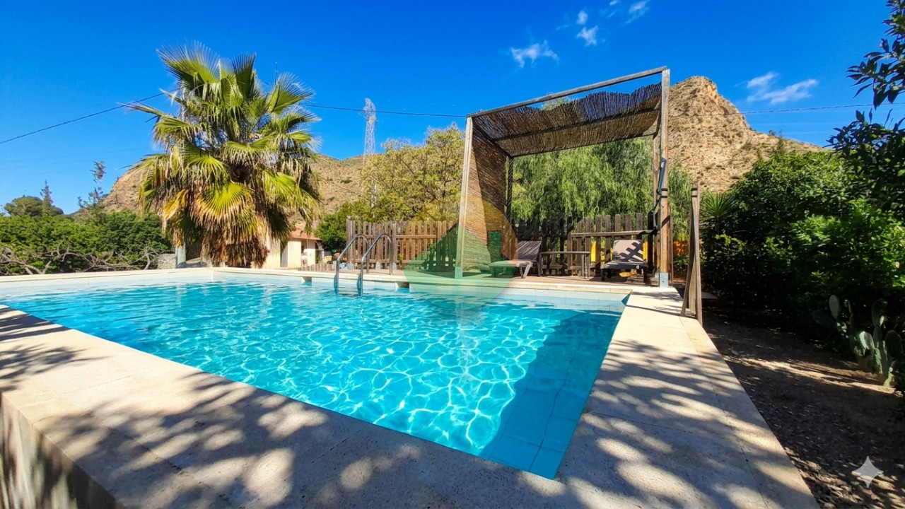 2 Bedroom Country house For Sale