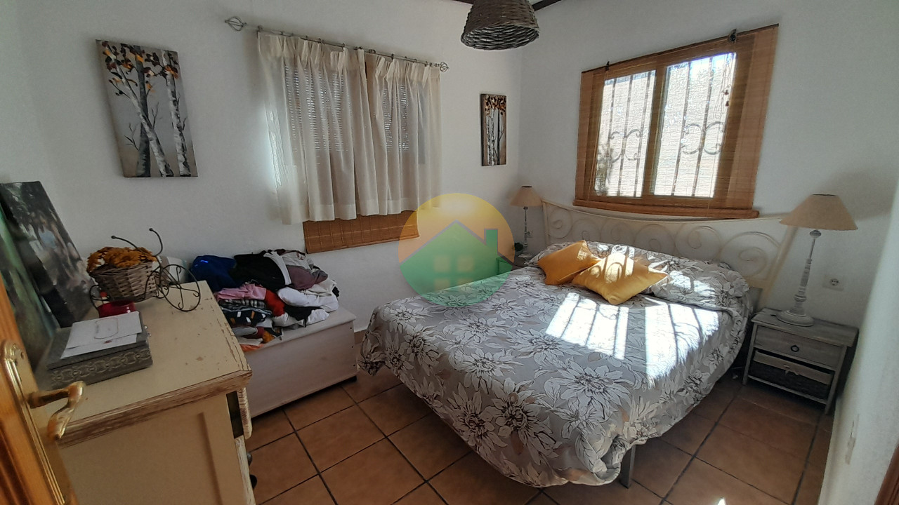 2 Bedroom Country house For Sale