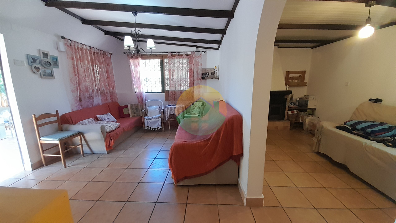 2 Bedroom Country house For Sale