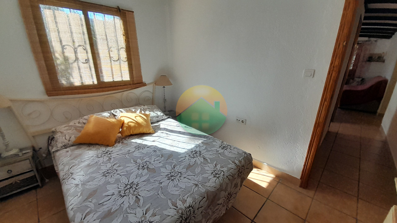 2 Bedroom Country house For Sale