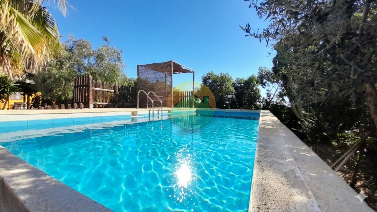 2 Bedroom Country house For Sale