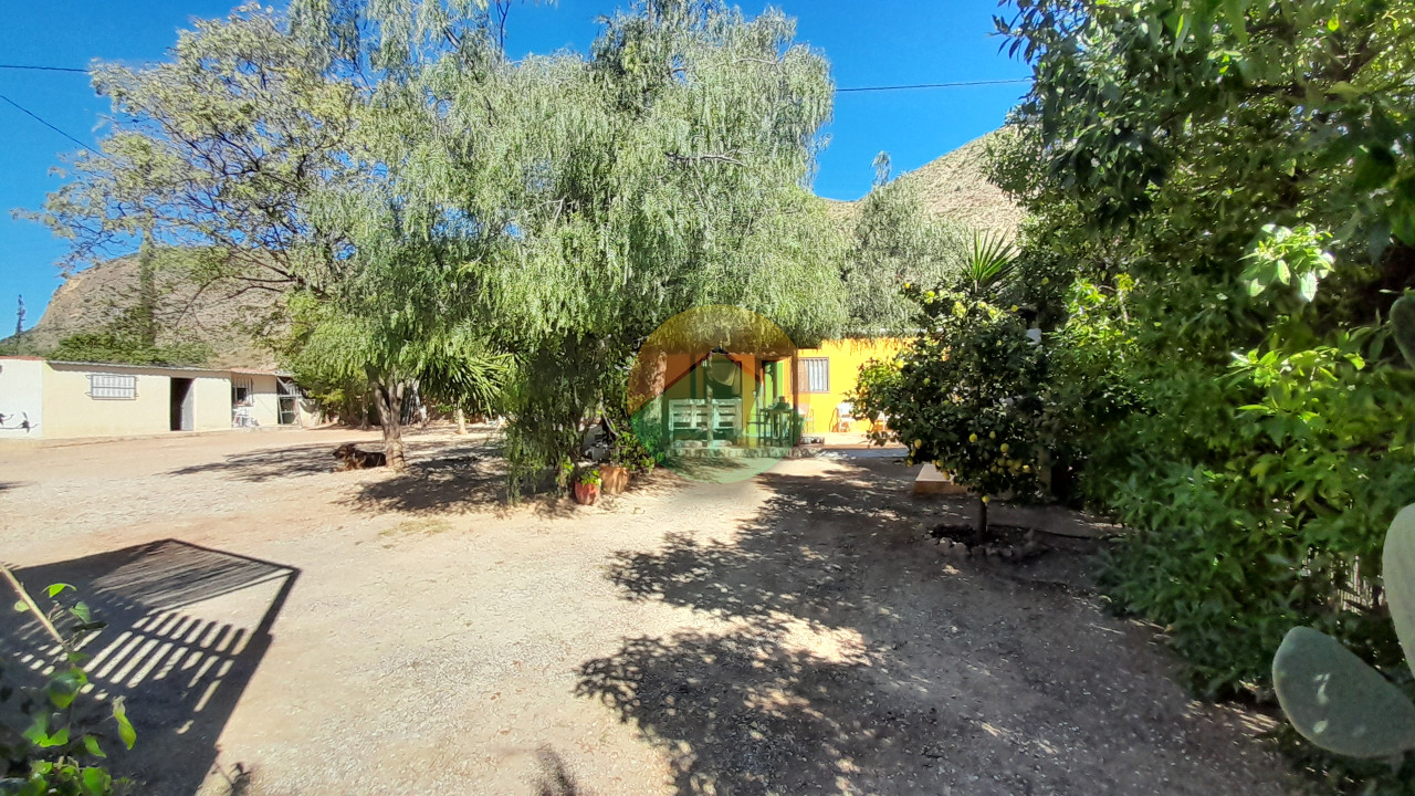 2 Bedroom Country house For Sale