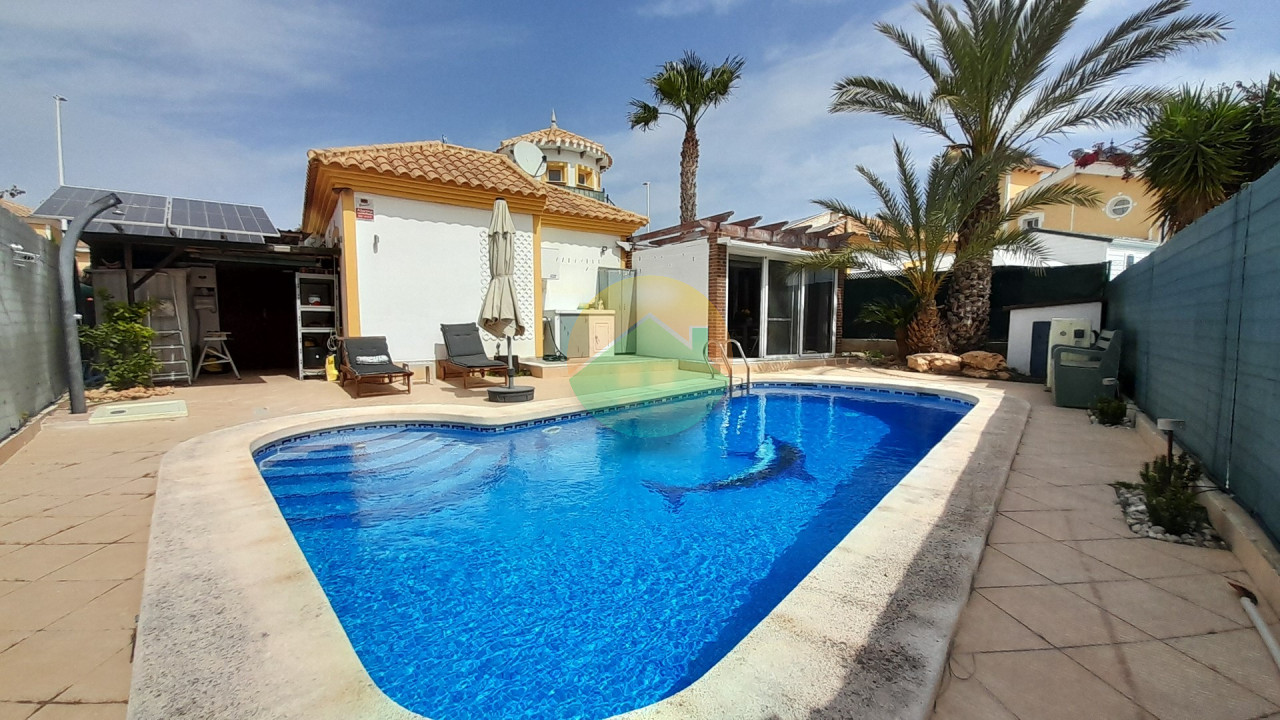 2 Bedroom Detached For sale