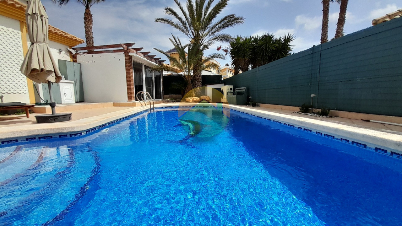 2 Bedroom Detached For sale