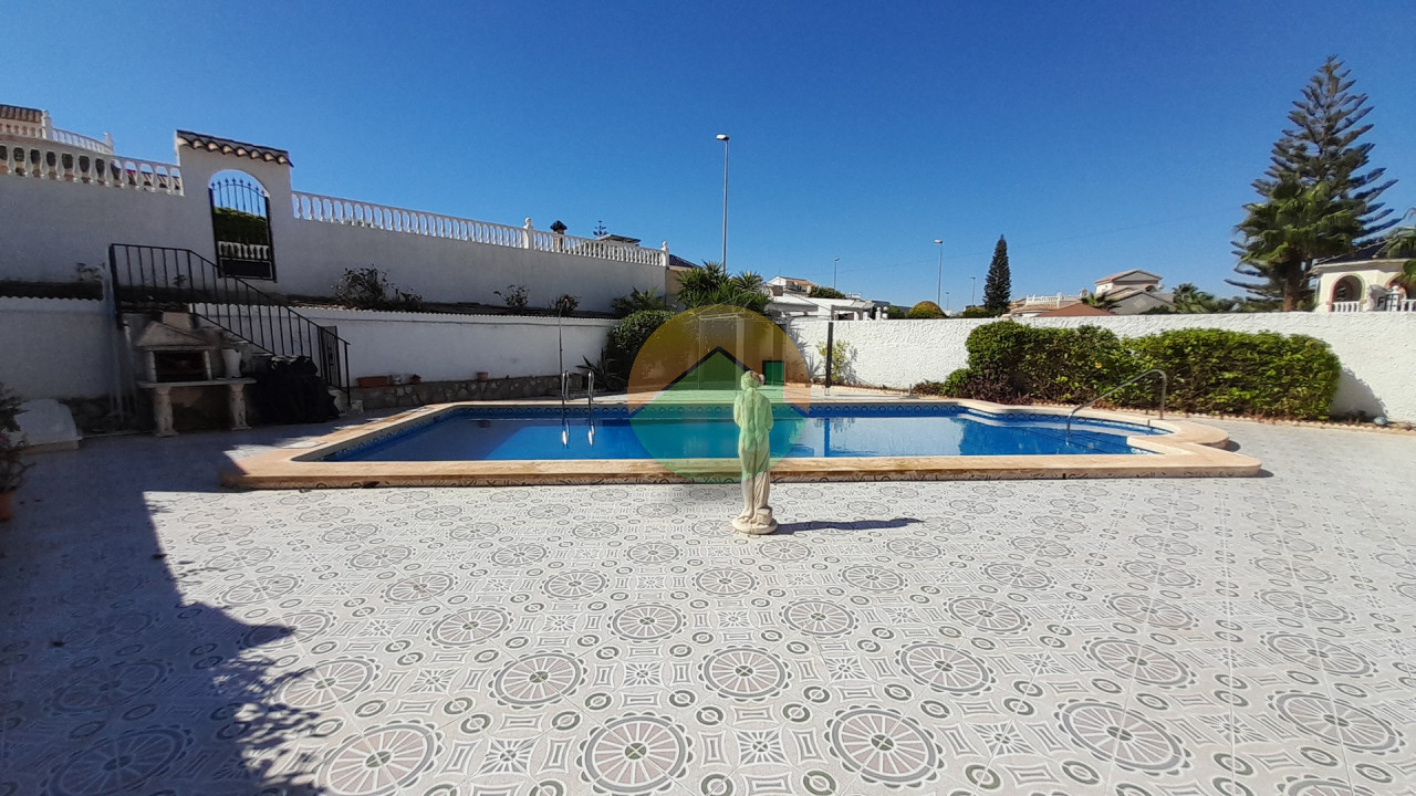 5 Bedroom Detached For Sale