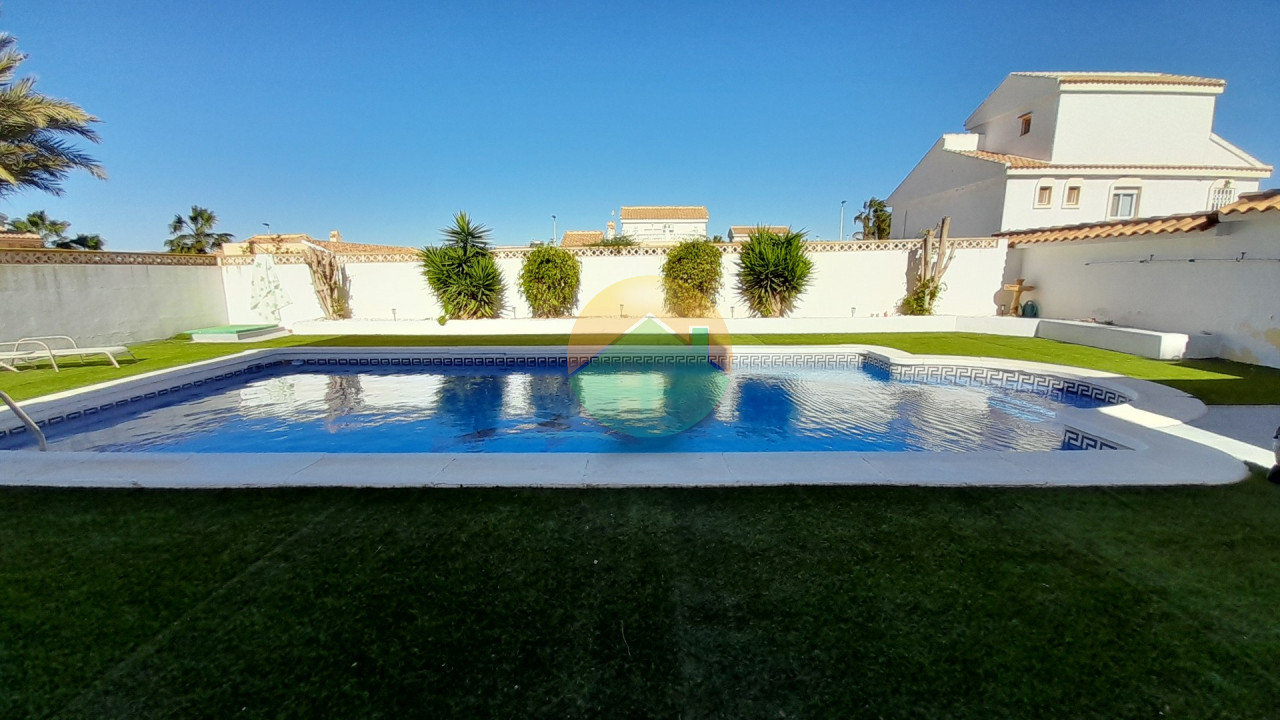 3 Bedroom Detached For Sale