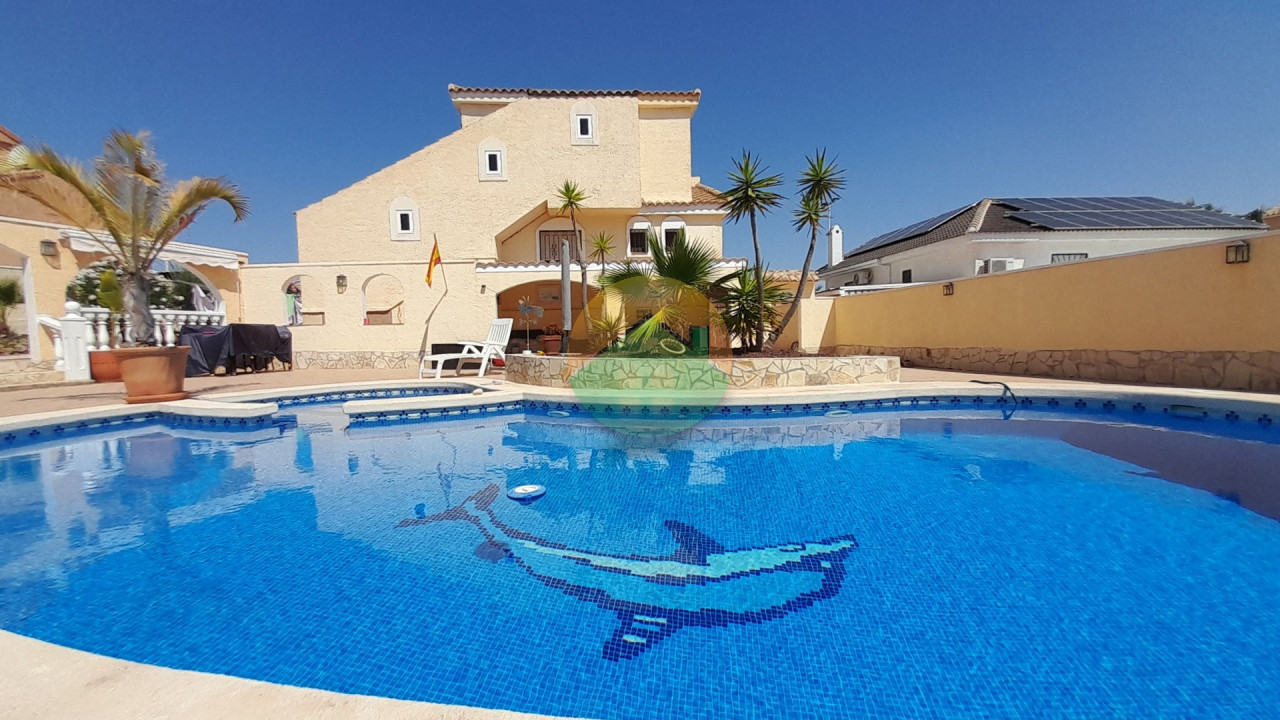 3 Bedroom Detached For Sale