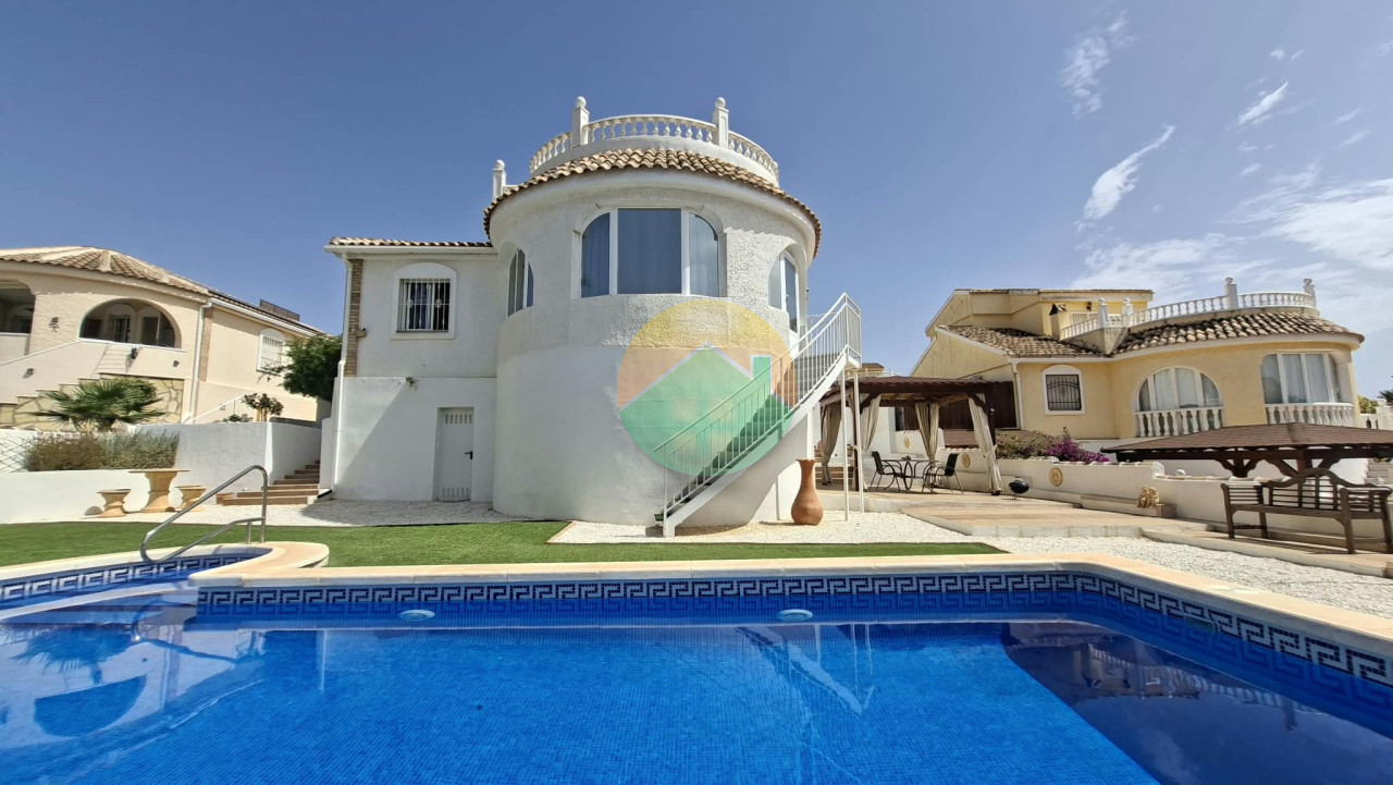 3 Bedroom Detached For Sale
