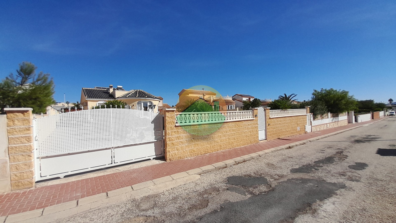 2 Bedroom Detached For sale