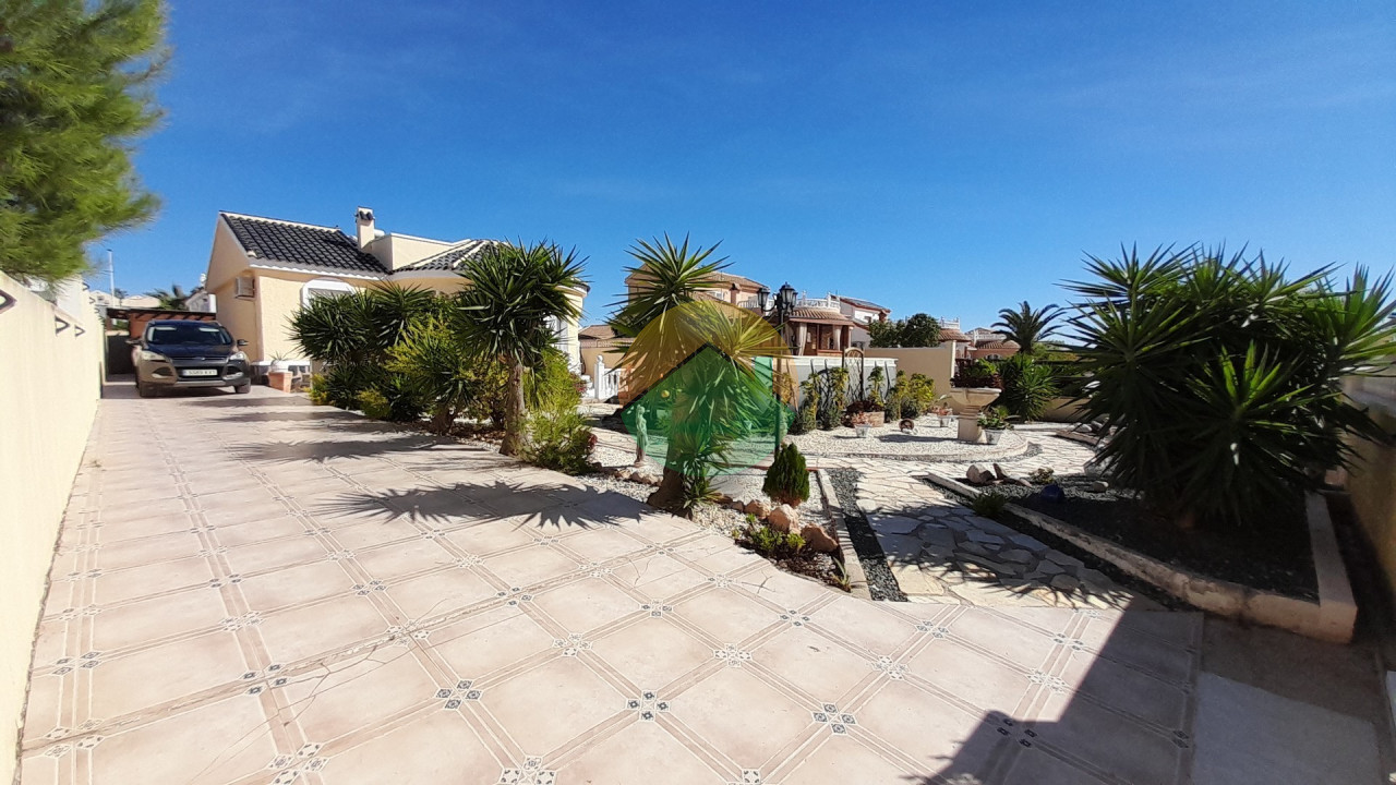 2 Bedroom Detached For sale