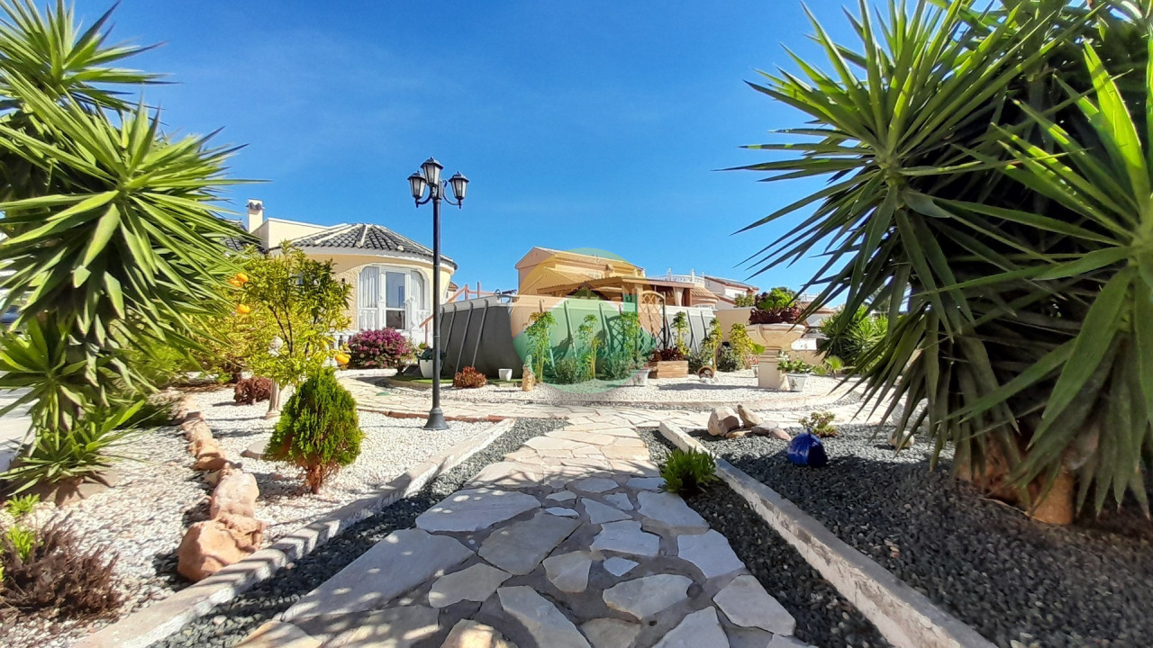 2 Bedroom Detached For sale