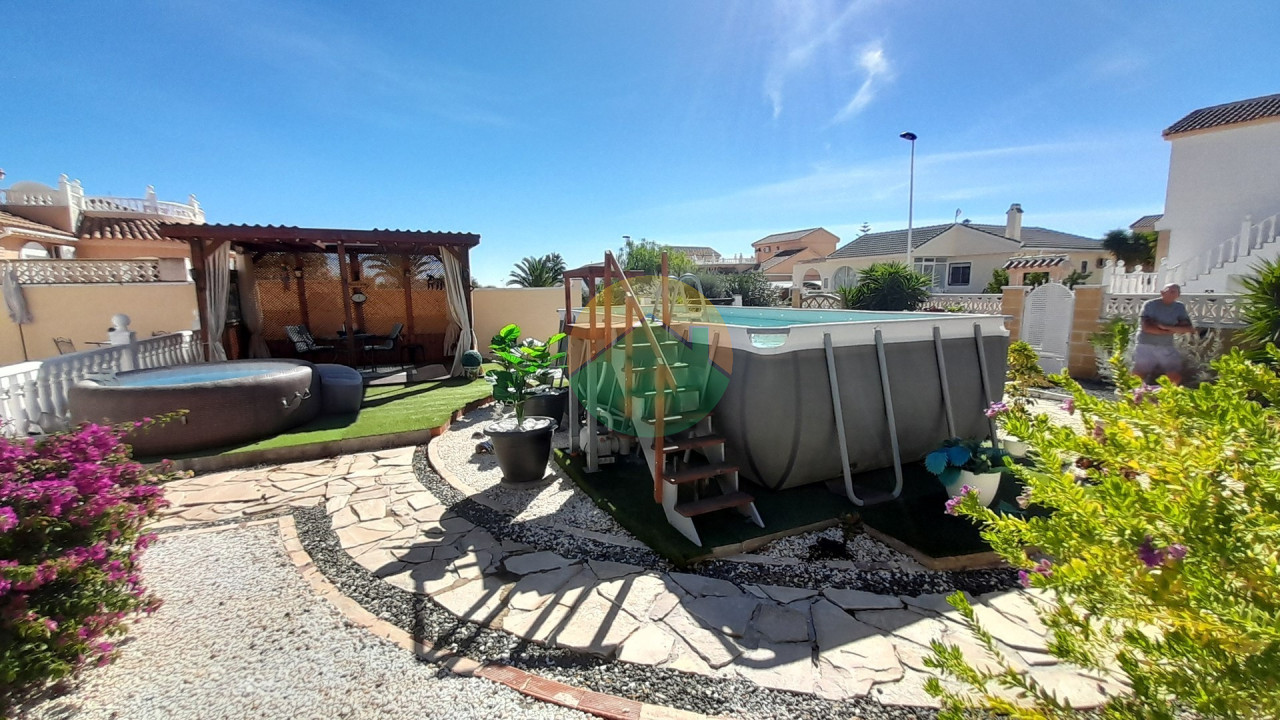 2 Bedroom Detached For sale