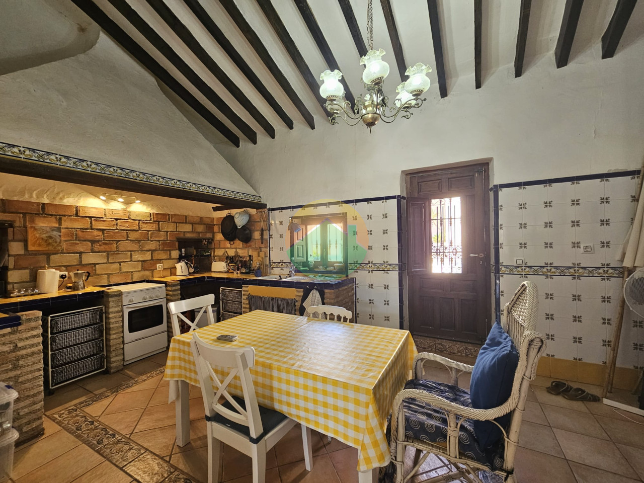 6 Bedroom Country House For Sale