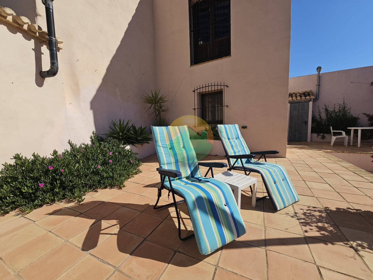 6 Bedroom Country House For Sale