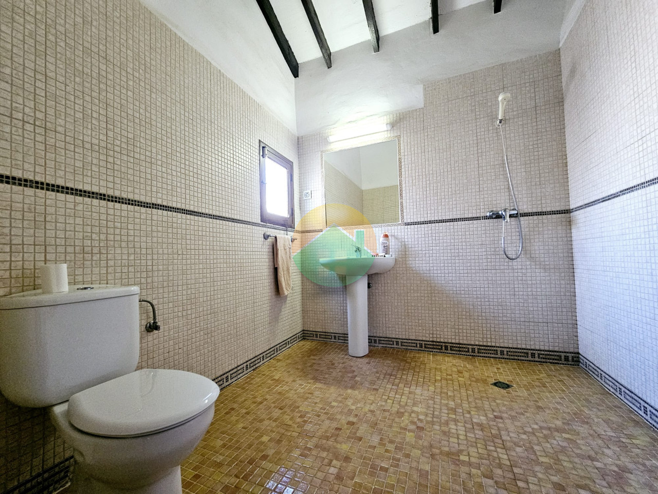 6 Bedroom Country House For Sale