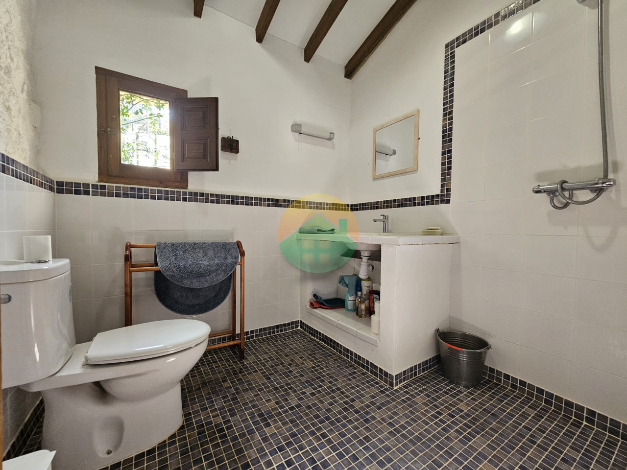 6 Bedroom Country House For Sale