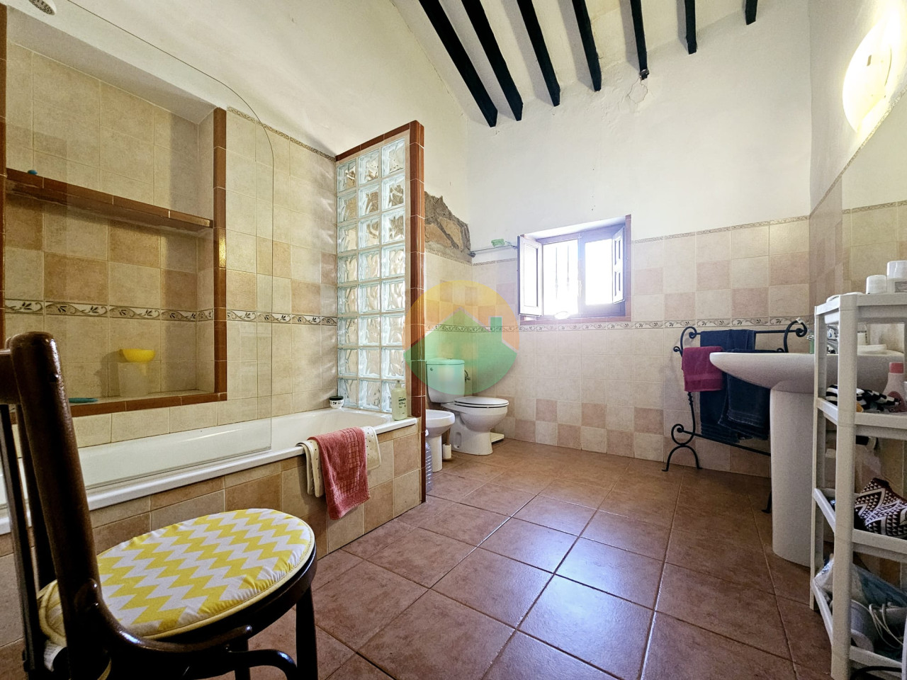 6 Bedroom Country House For Sale