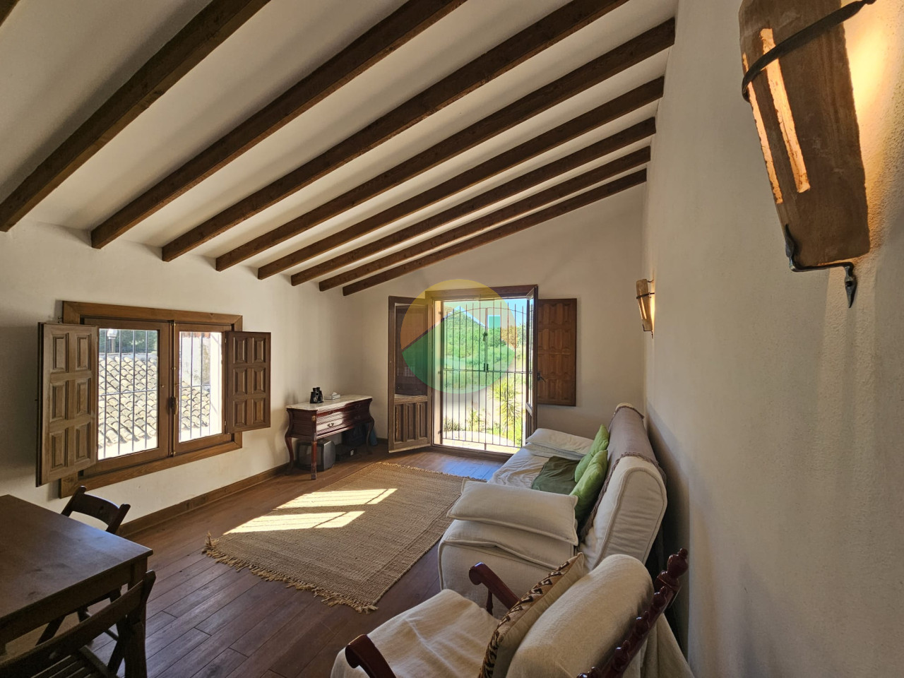 6 Bedroom Country House For Sale