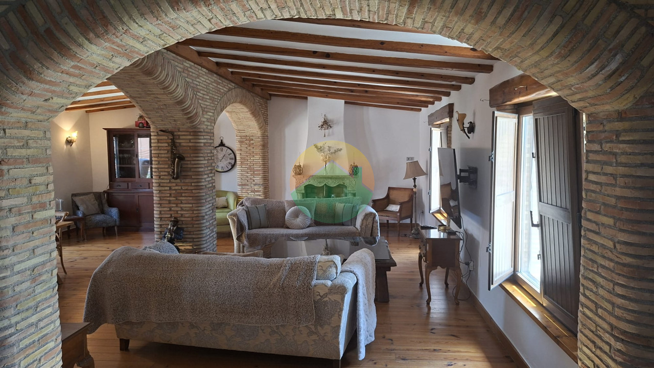 4 Bedroom Property For Sale