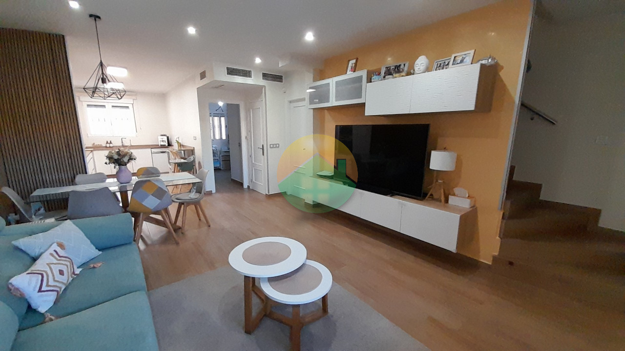 4 Bedroom Townhouse FOR SALE