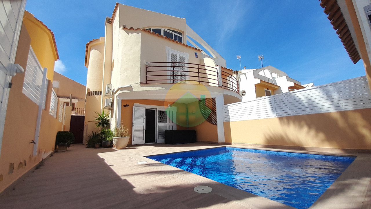 4 Bedroom Semi-Detached For Sale