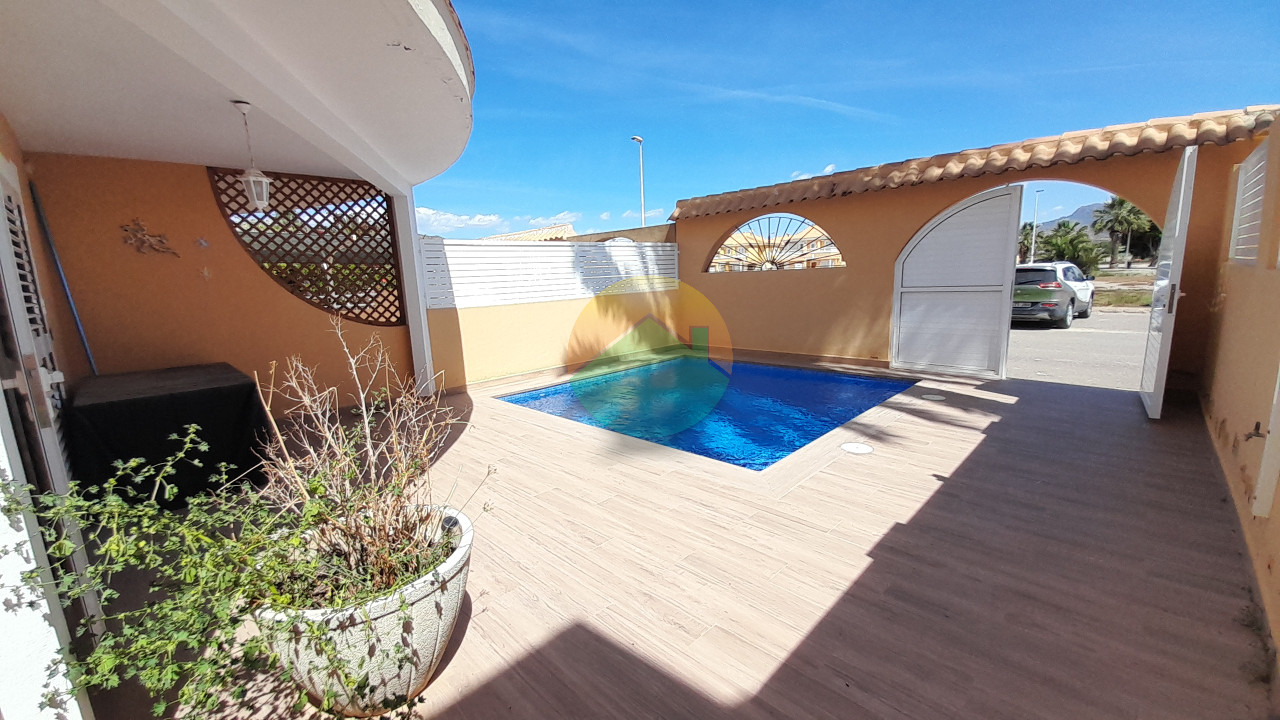 4 Bedroom Semi-Detached For Sale