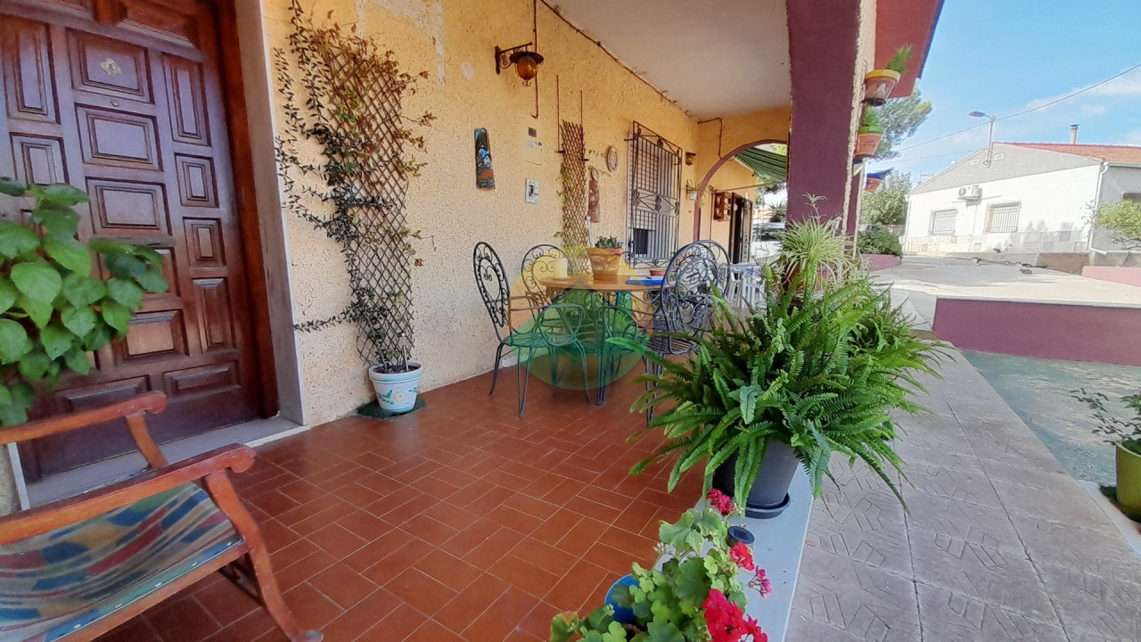 3 Bedroom Country House For Sale