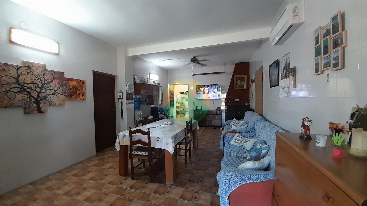 3 Bedroom Country House For Sale