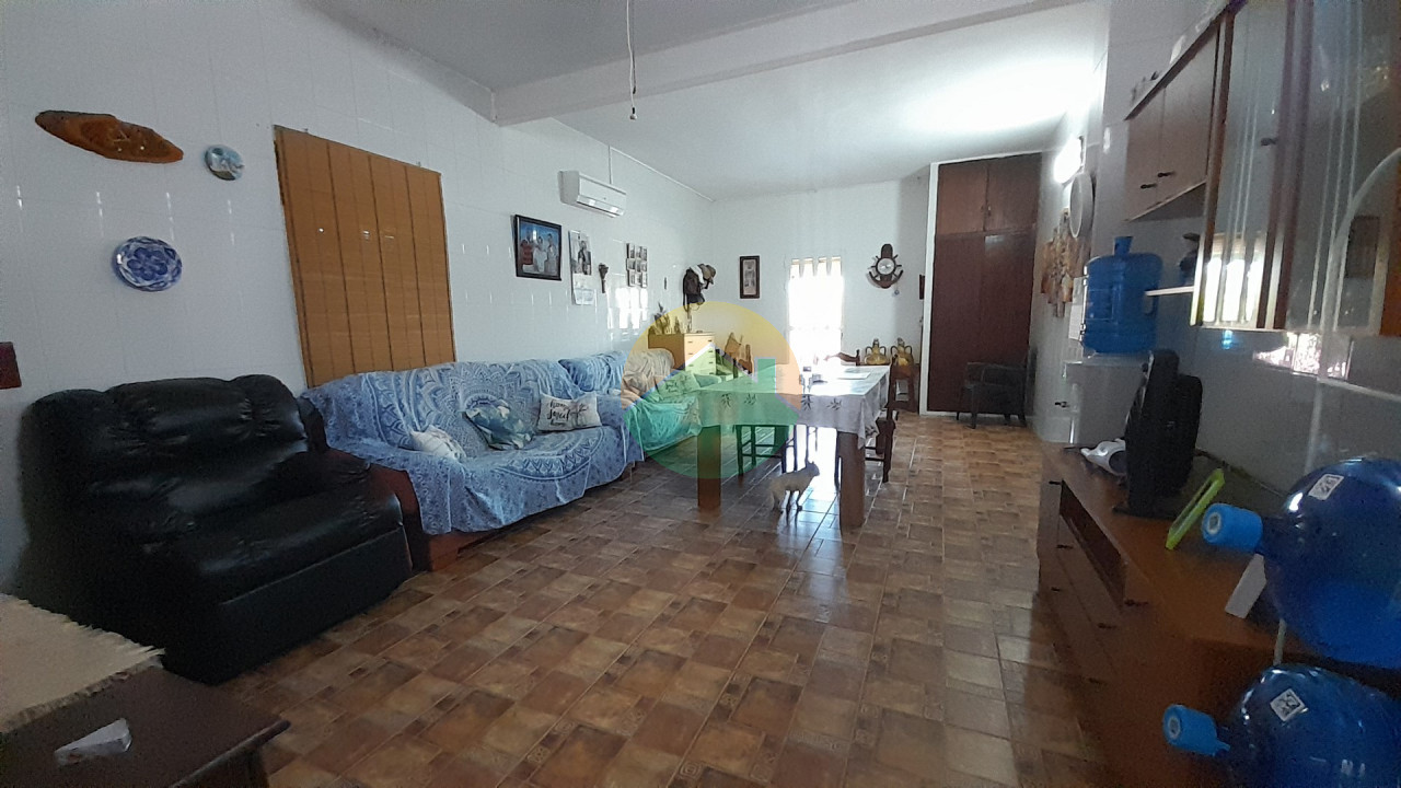 3 Bedroom Country House For Sale