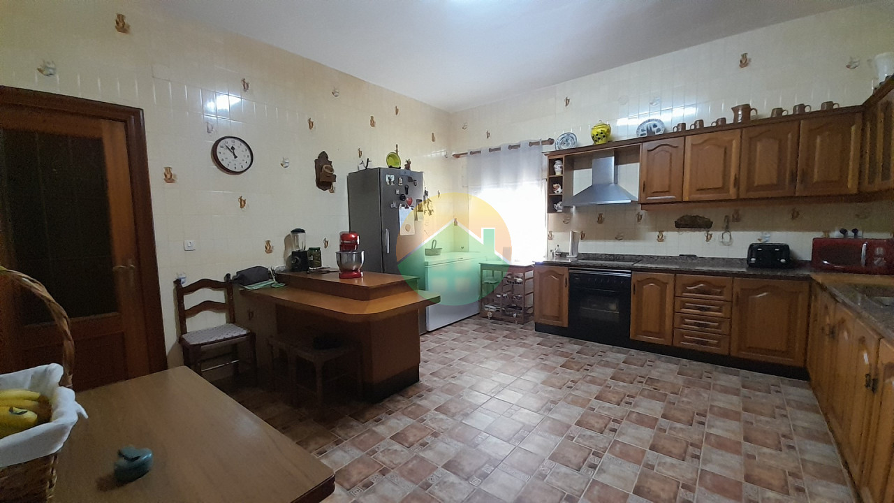 3 Bedroom Country House For Sale