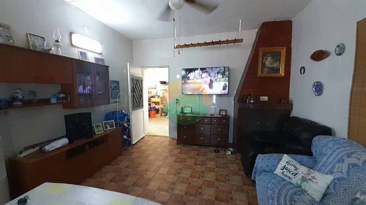 3 Bedroom Country House For Sale