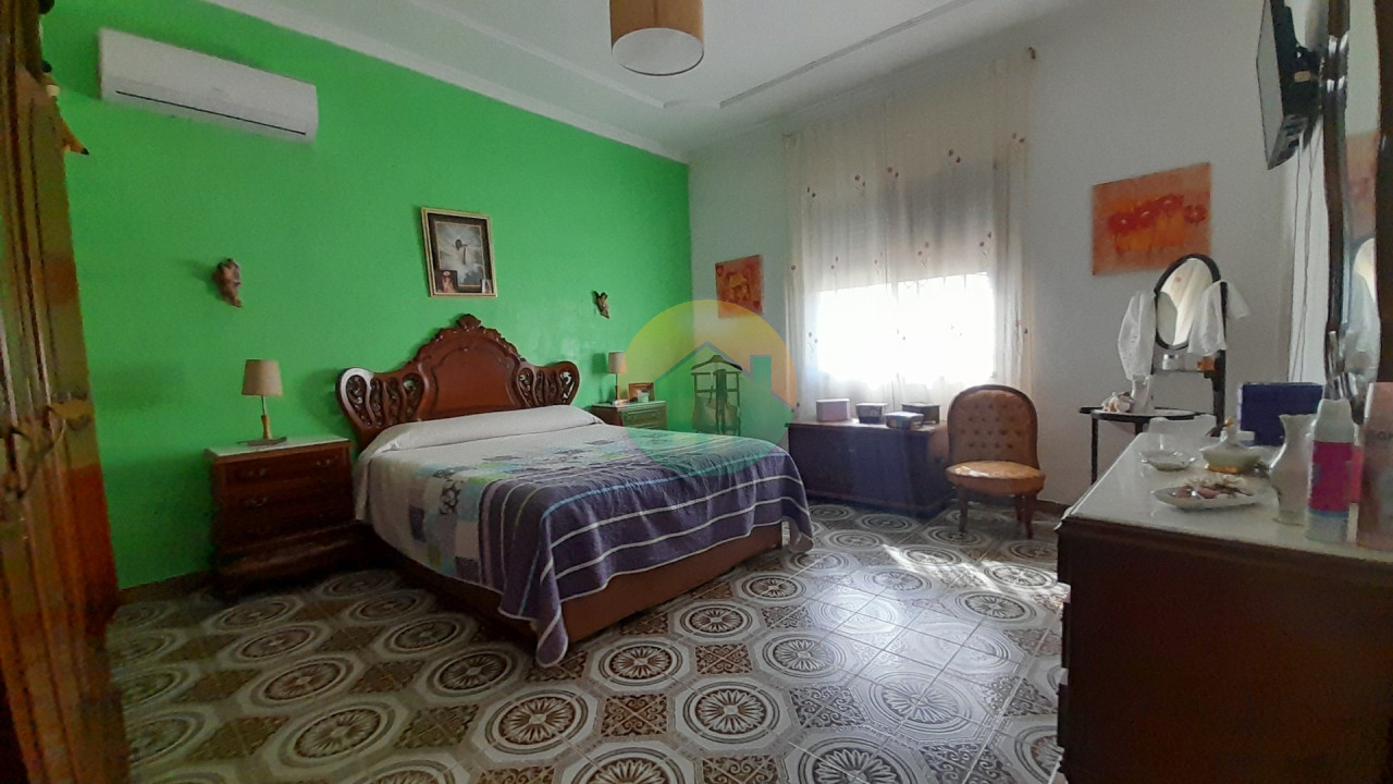 3 Bedroom Country House For Sale