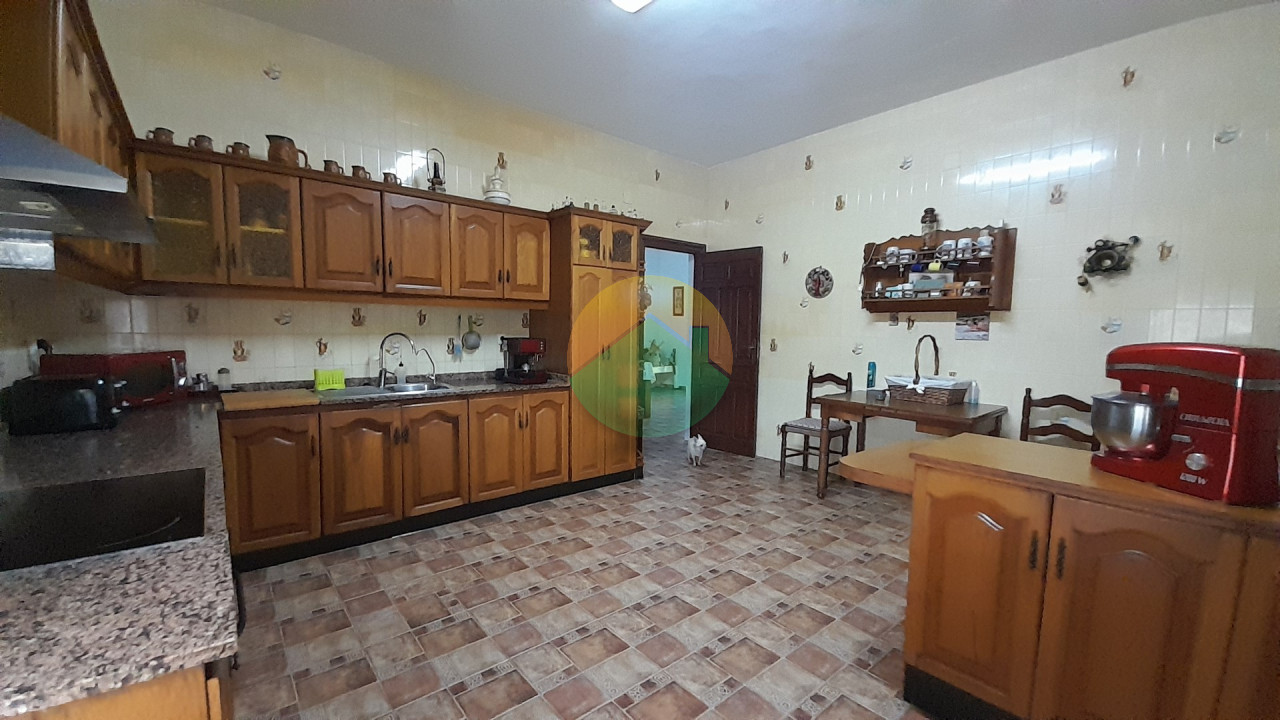 3 Bedroom Country House For Sale