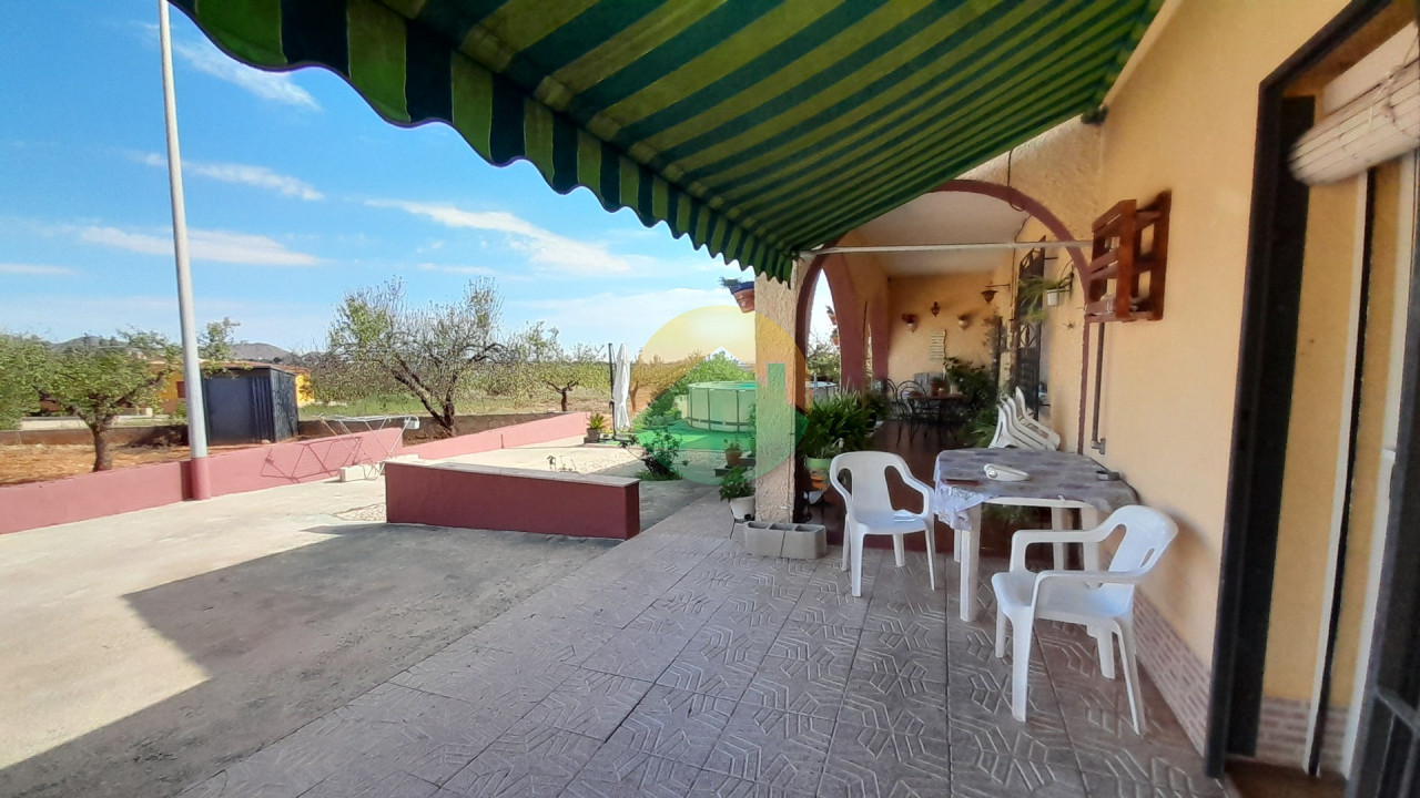 3 Bedroom Country House For Sale