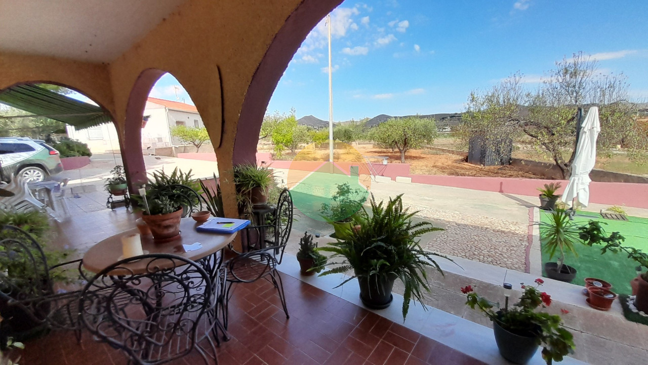 3 Bedroom Country House For Sale