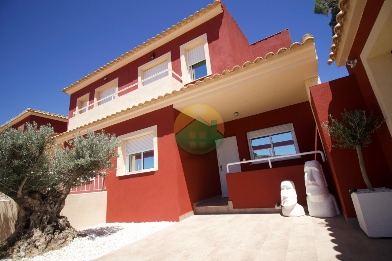 3 Bedroom Semi - Detached For Sale