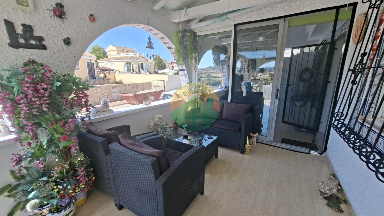 1 Bedroom Semi-Detached Villa For Sale