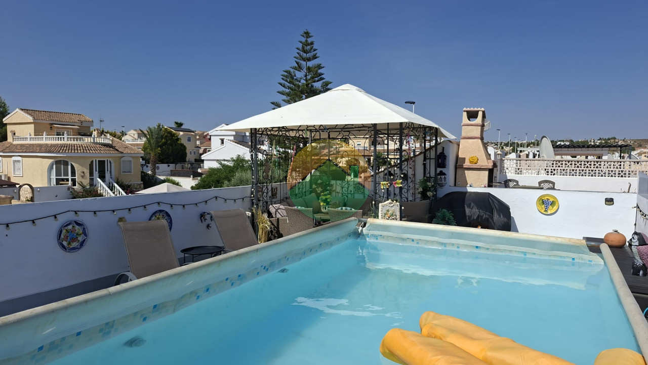 1 Bedroom Semi-Detached Villa For Sale