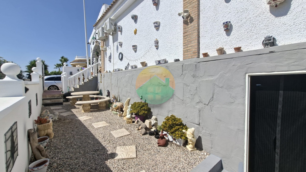 1 Bedroom Semi-Detached Villa For Sale