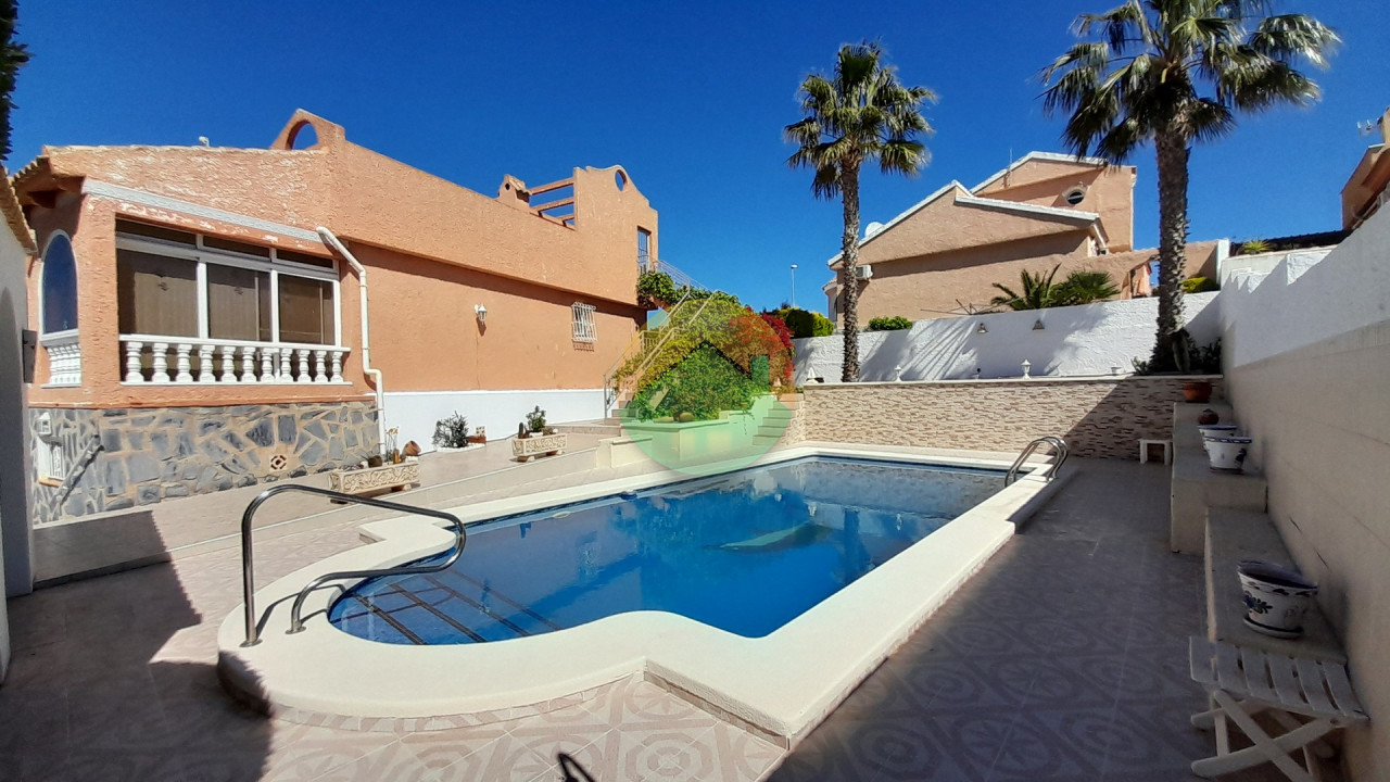 2 Bedroom Detached For sale