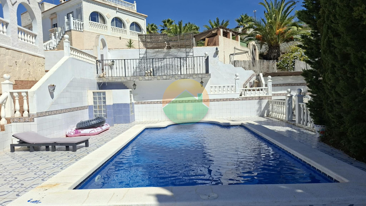 2 Bedroom Detached For sale