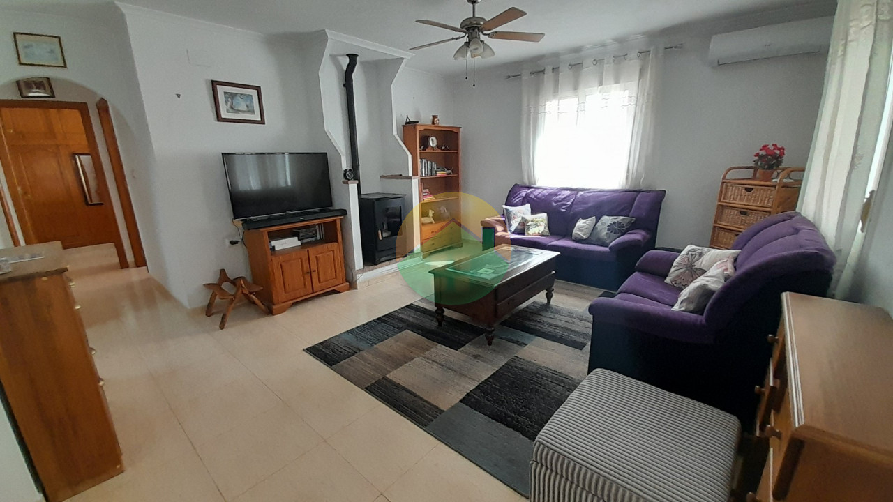 2 Bedroom Detached For sale