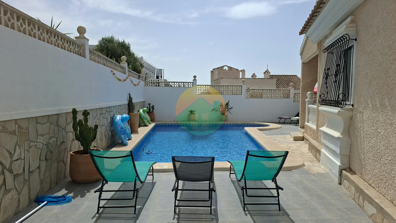 2 Bedroom Detached For sale