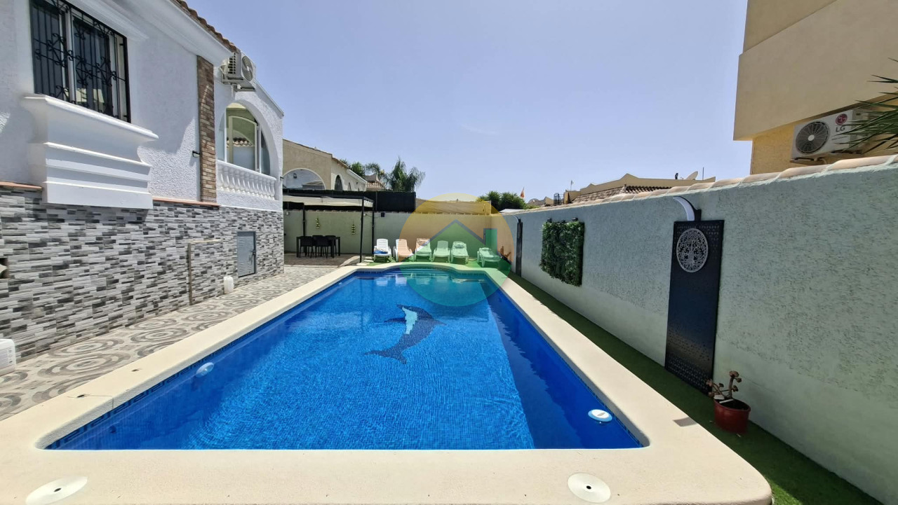2 Bedroom Detached For sale