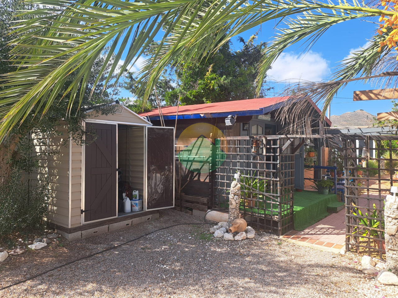 3 Bedroom Country House For Sale