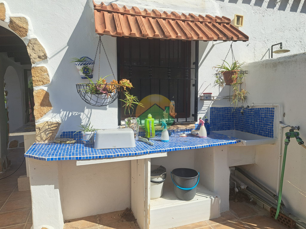 3 Bedroom Country House For Sale