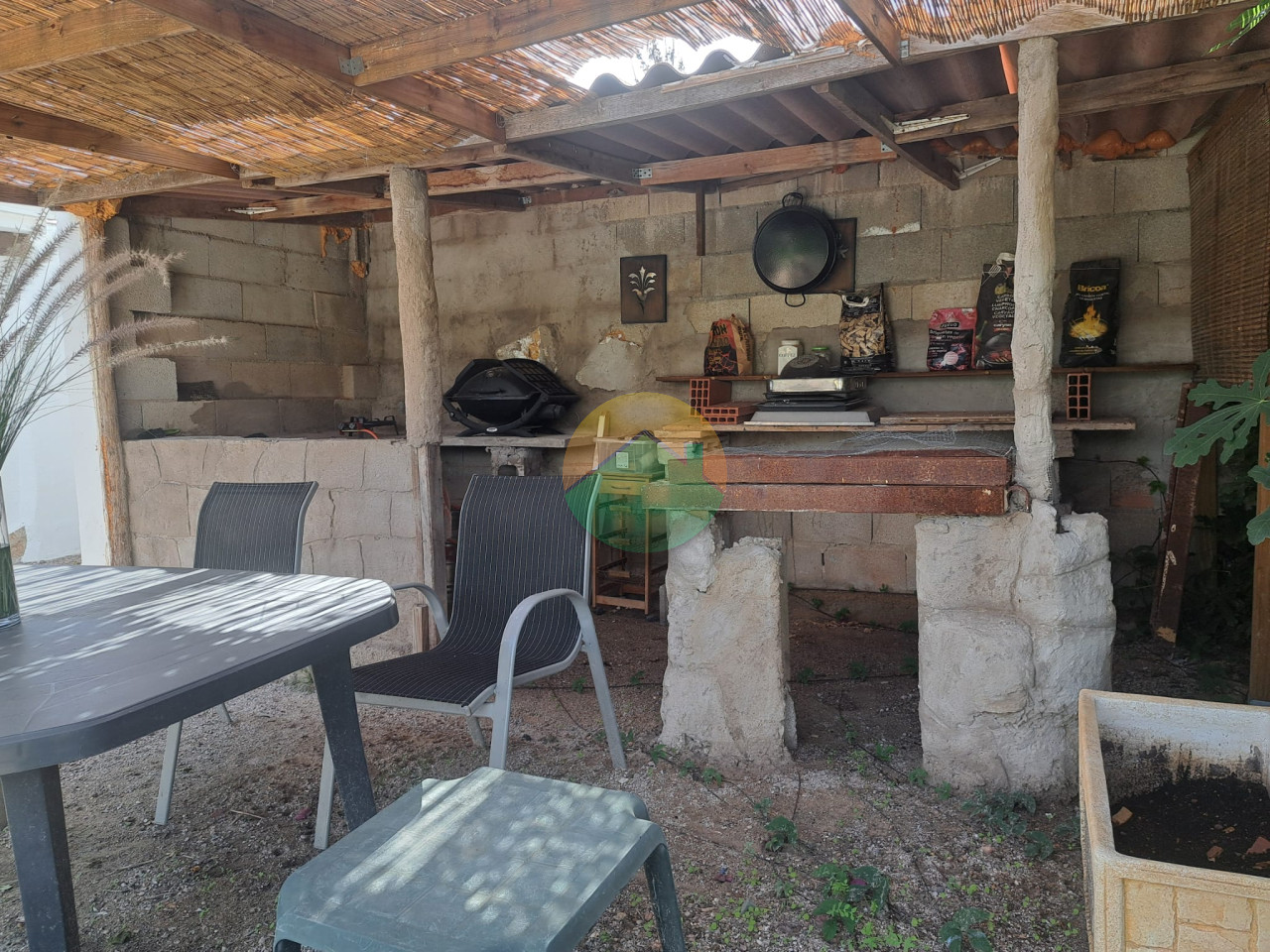 3 Bedroom Country House For Sale