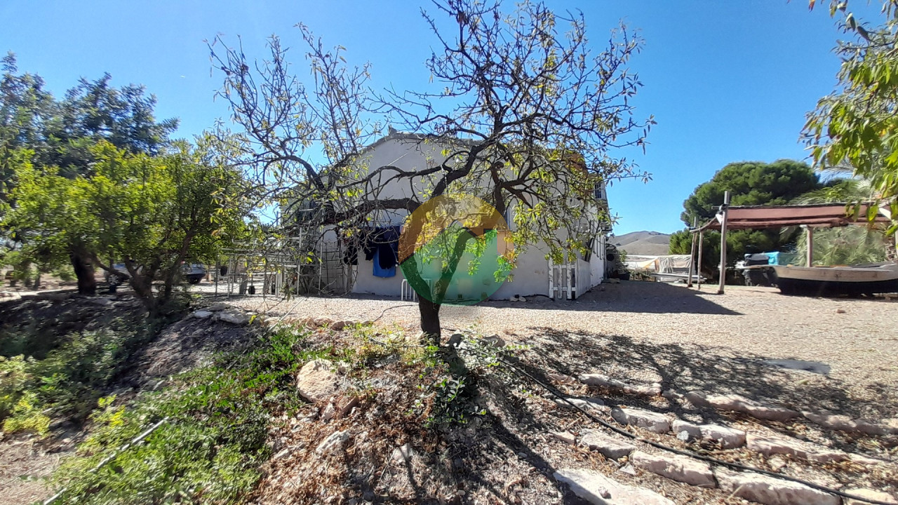 4 Bedroom Country house For Sale