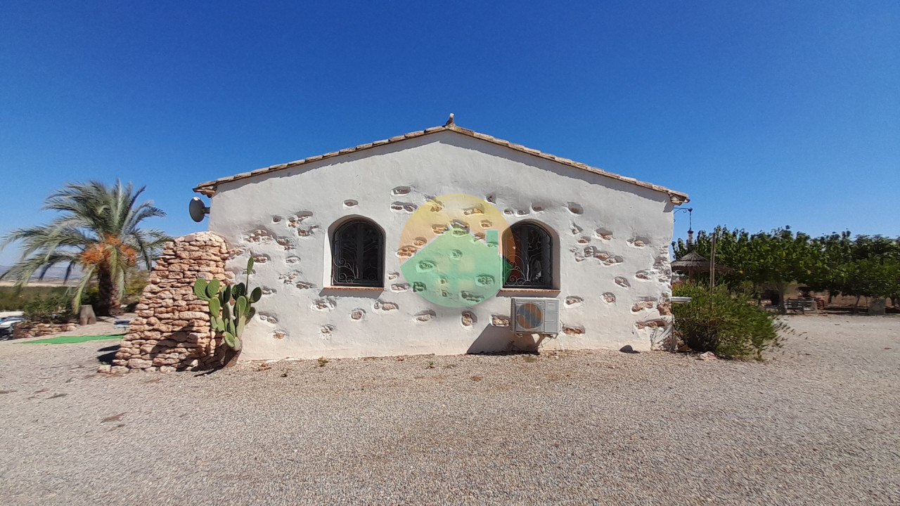 4 Bedroom Country house For Sale